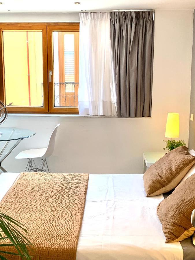 Apartamentos Por Temporada En Puerta Del Sol Мадрид Екстер'єр фото